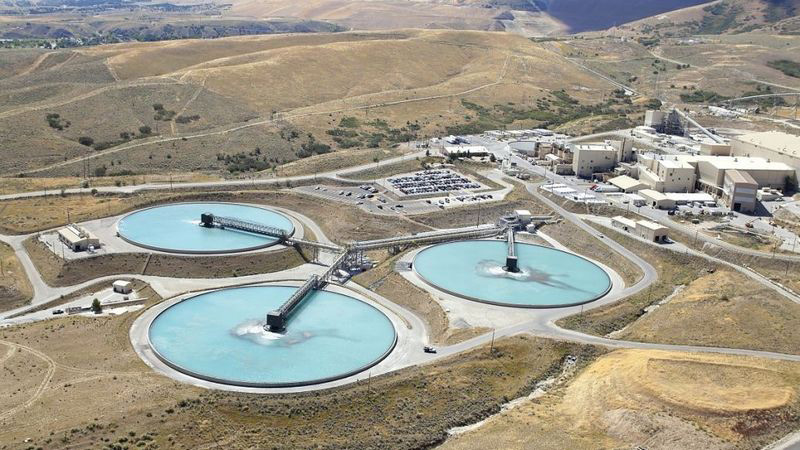 化工污水处理出现泡沫是怎么回事，需要什么方法解决泡沫？